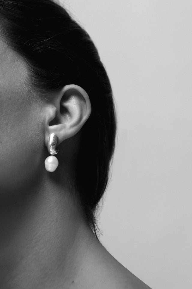 NA106 PEARL EARRINGS