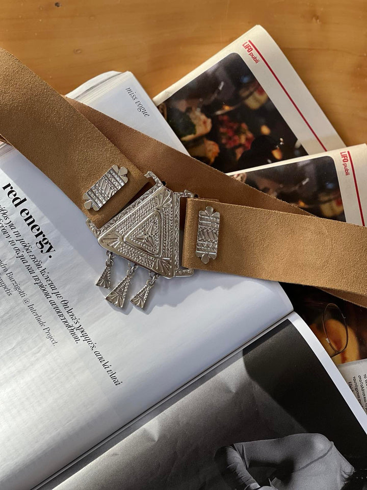"TEARS OF PEARLS" HONEY SUEDE NICKEL BELT