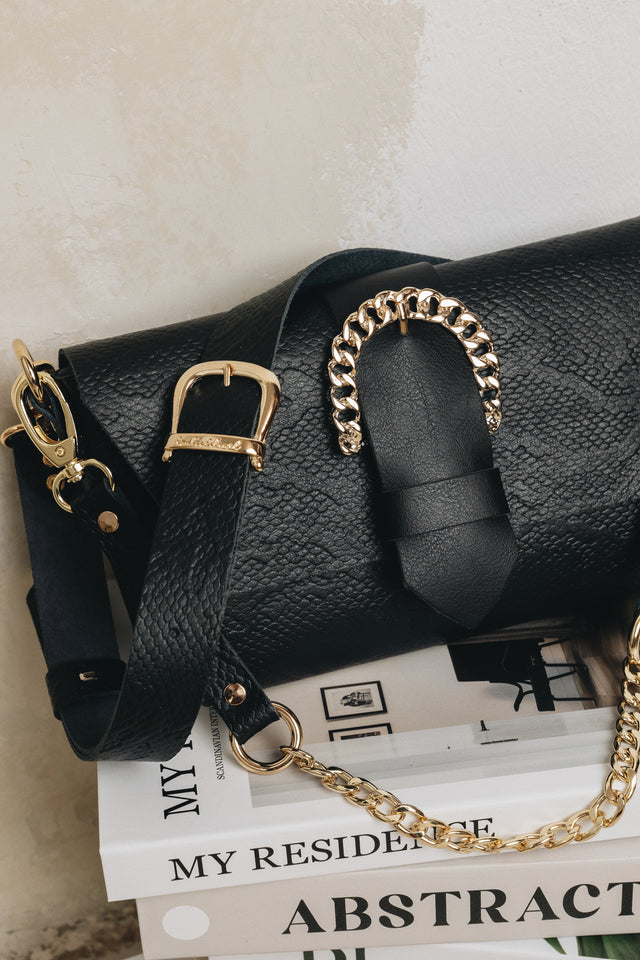 "MOVING ON" BLACK GOLD SHOULDER BAG