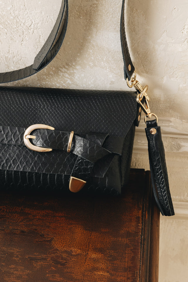 "REGRET ME" BLACK GOLD SHOULDER BAG