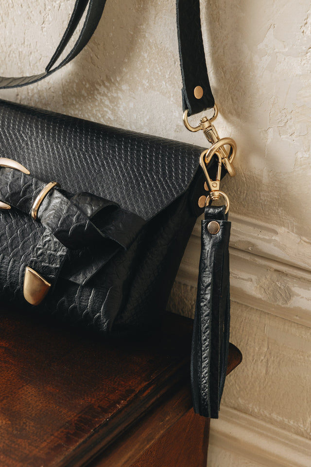 "REGRET ME" BLACK GOLD SHOULDER BAG
