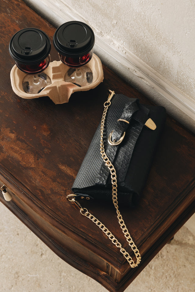 "REGRET ME" BLACK GOLD SHOULDER BAG