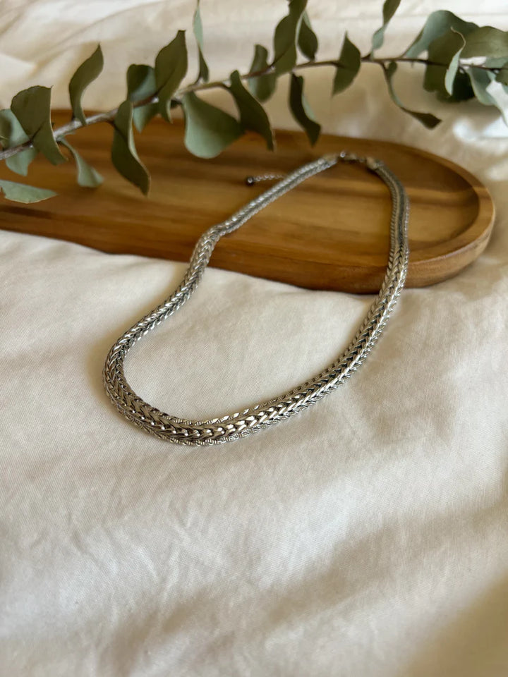 RAYA NECKLACE