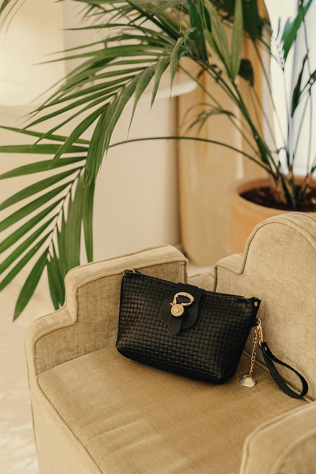 "LA ISLA BONITA" BLACK GOLD CLUTCH BAG