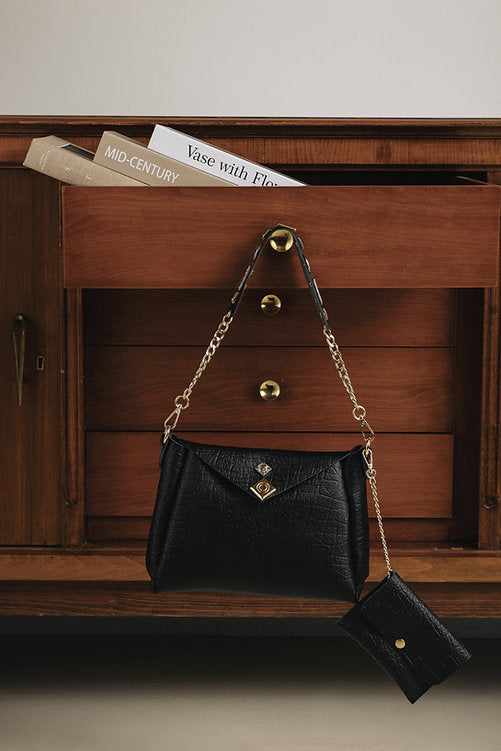 "BEAUTIFUL THINGS"BLACK GOLD SHOULDER BAG