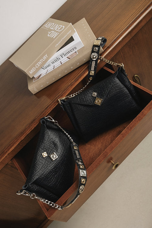 "BEAUTIFUL THINGS"BLACK GOLD SHOULDER BAG