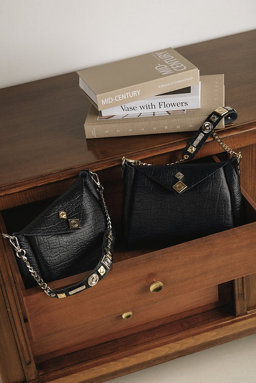 "BEAUTIFUL THINGS"BLACK GOLD SHOULDER BAG