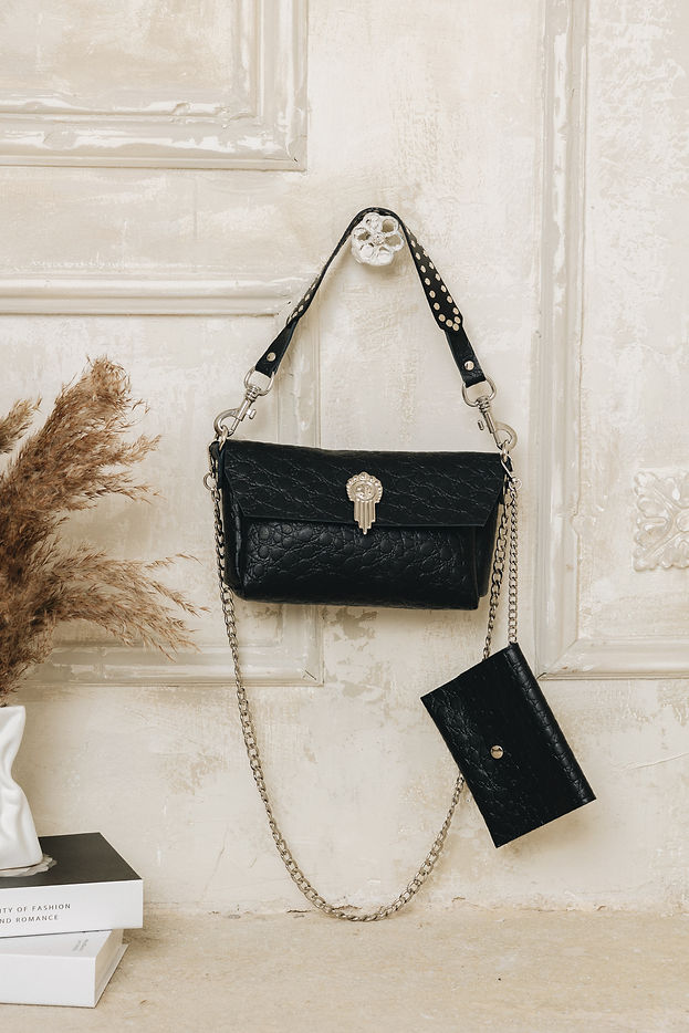 "ON MY MIND" BLACK SHOULDER BAG