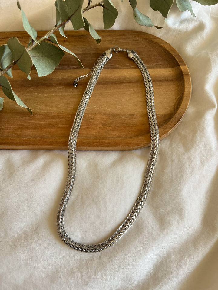 RAYA NECKLACE