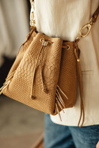 "BRAKE ME SHAKE ME" HONEY SUEDE GOLD SHOULDER BAG