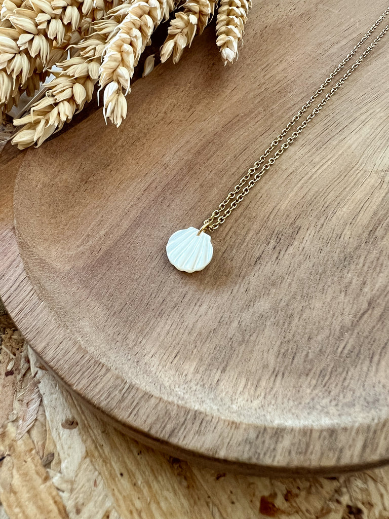 CONCH NECKLACE