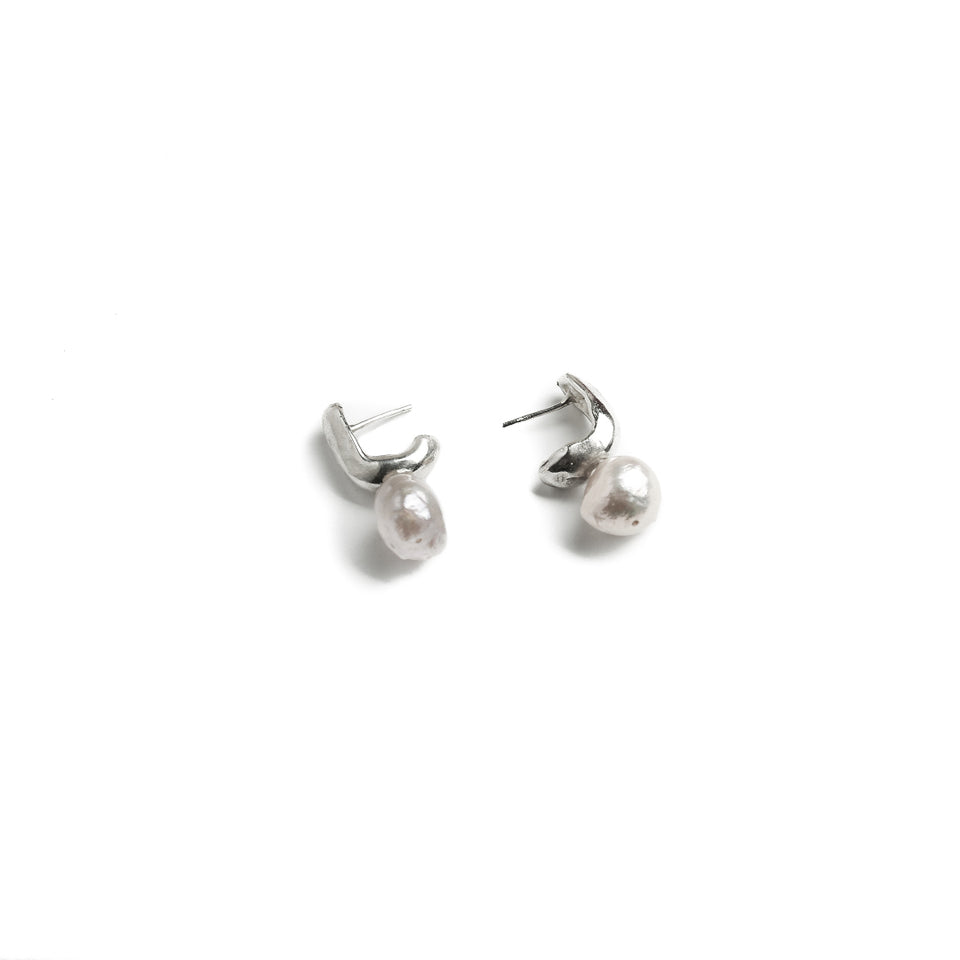 NA106 PEARL EARRINGS