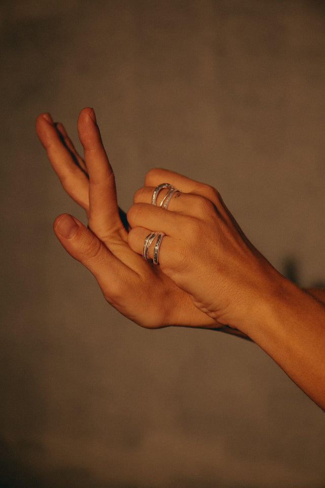 NA116 THREE LINES RAW RING