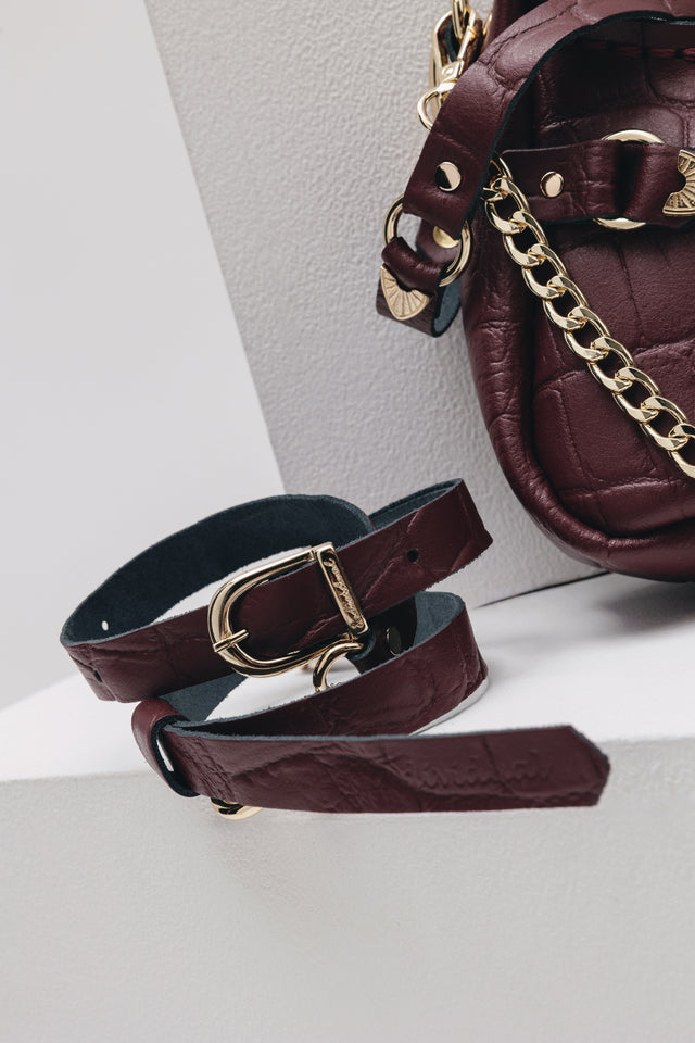 "KISS OF LIFE" CHERRY GOLD SHOULDER BAG