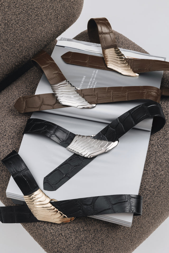 "BEAUTIFUL SCARLET" BLACK GOLD LEATHER BELT