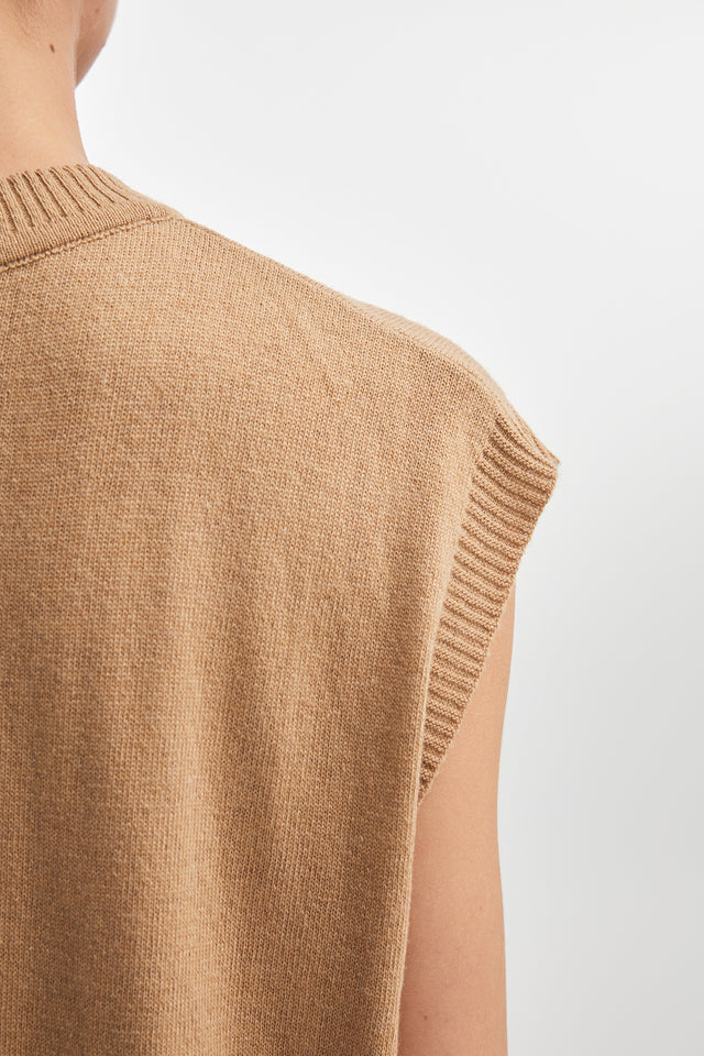 BASIC KNITTED VEST M/W CAMEL