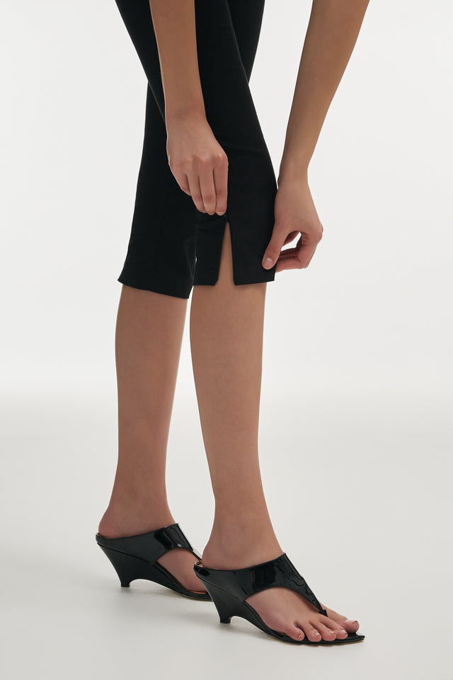 LOLITA CAPRI TROUSERS BLACK