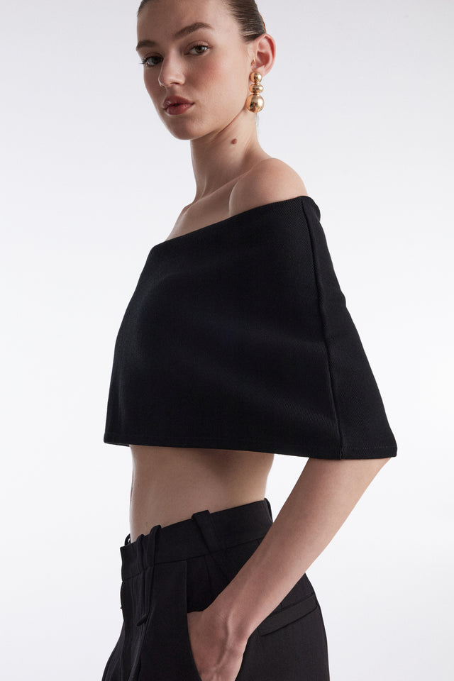 FINE LINE KNITTED TOP BLACK