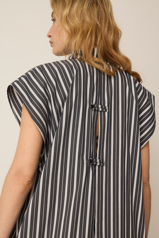 BLACK STRIPED SLIT SHIRT