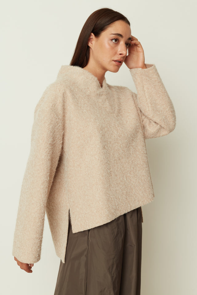 V NECK KNIT TOP CREAM ONE SIZE