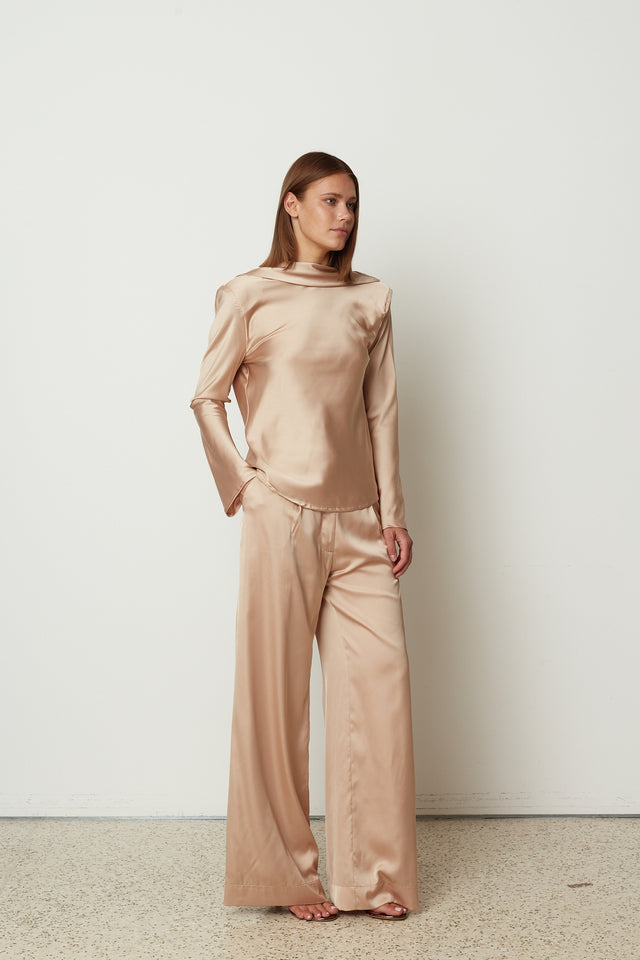 SLEEK DRAPING BLOUSE BEIGE