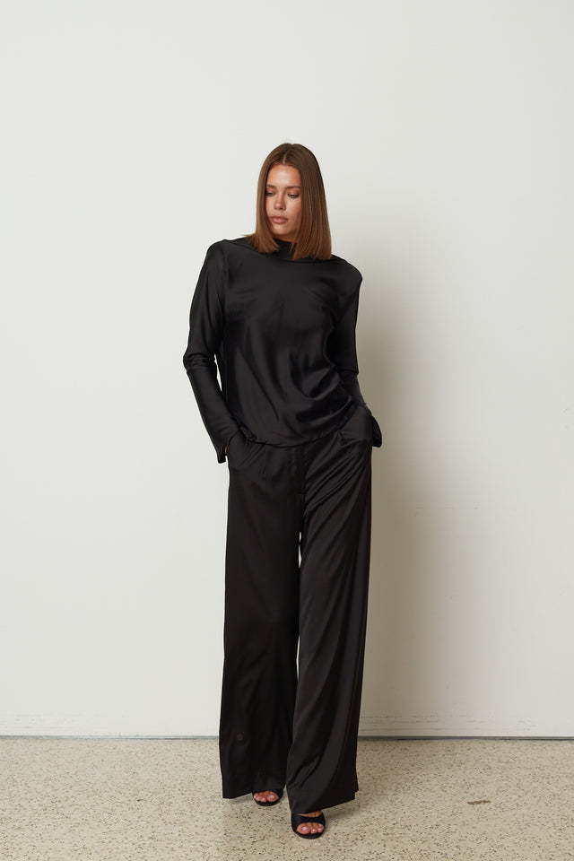 SLEEK DRAPING BLOUSE BLACK
