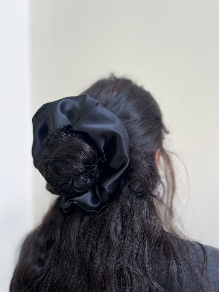 CALI SCRUNCHIE BLACK