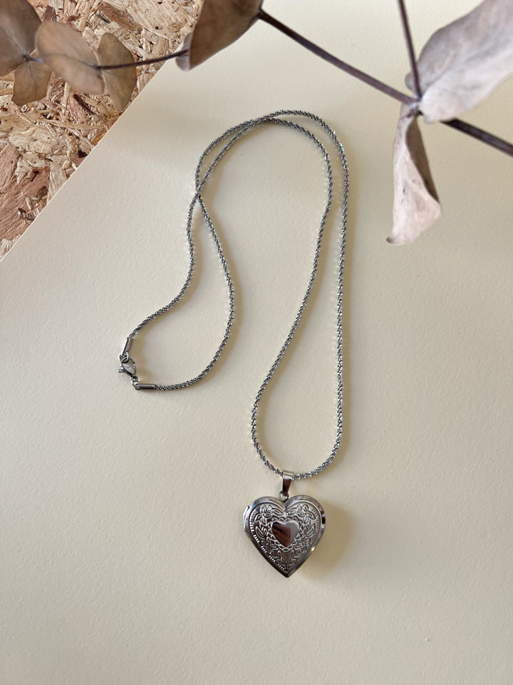 HUMMINGBIRD HEART SILVER NECKLACE