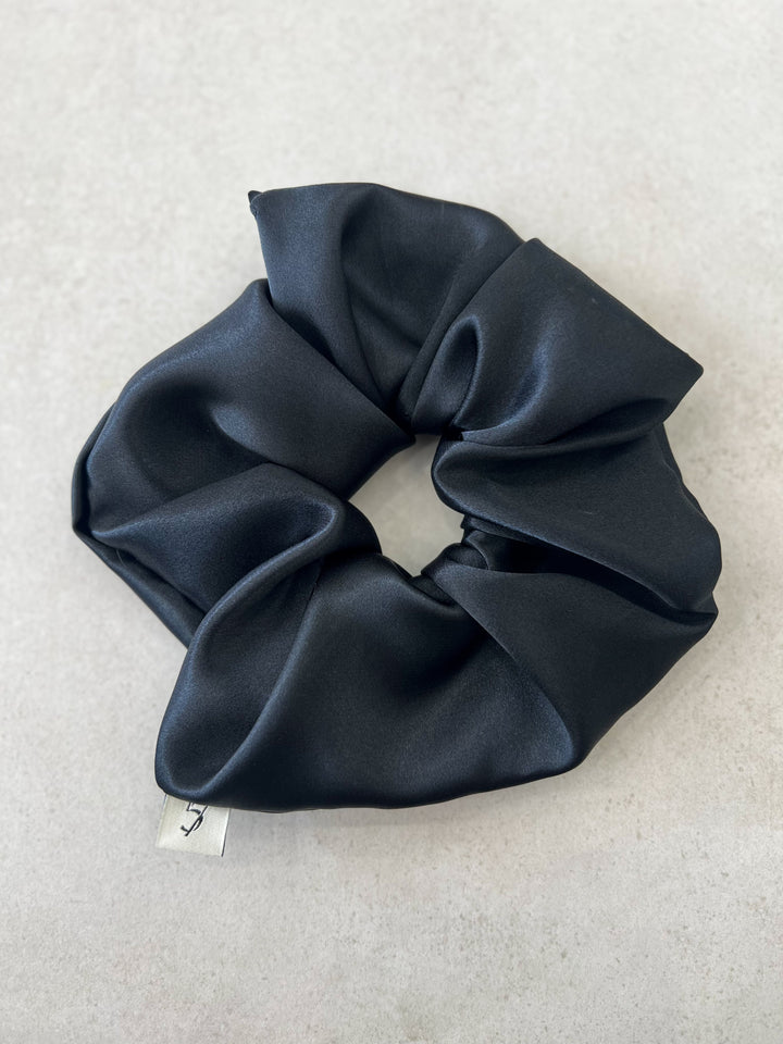 CALI SCRUNCHIE BLACK