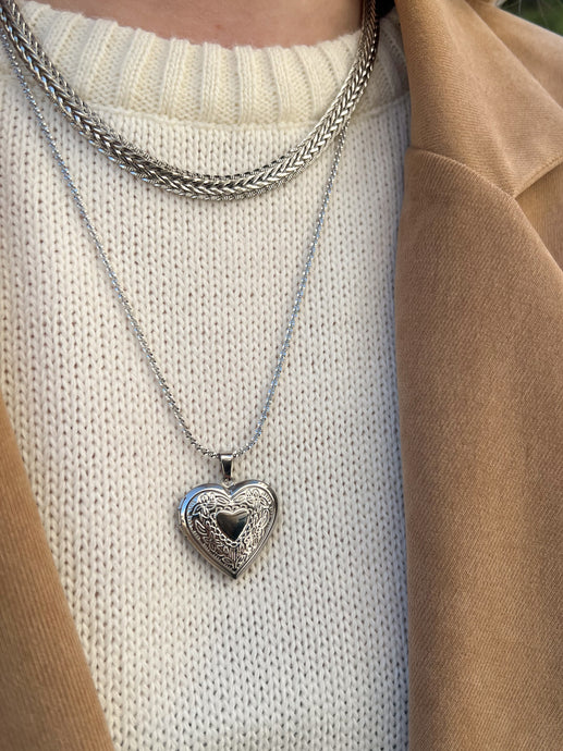 HUMMINGBIRD HEART SILVER NECKLACE