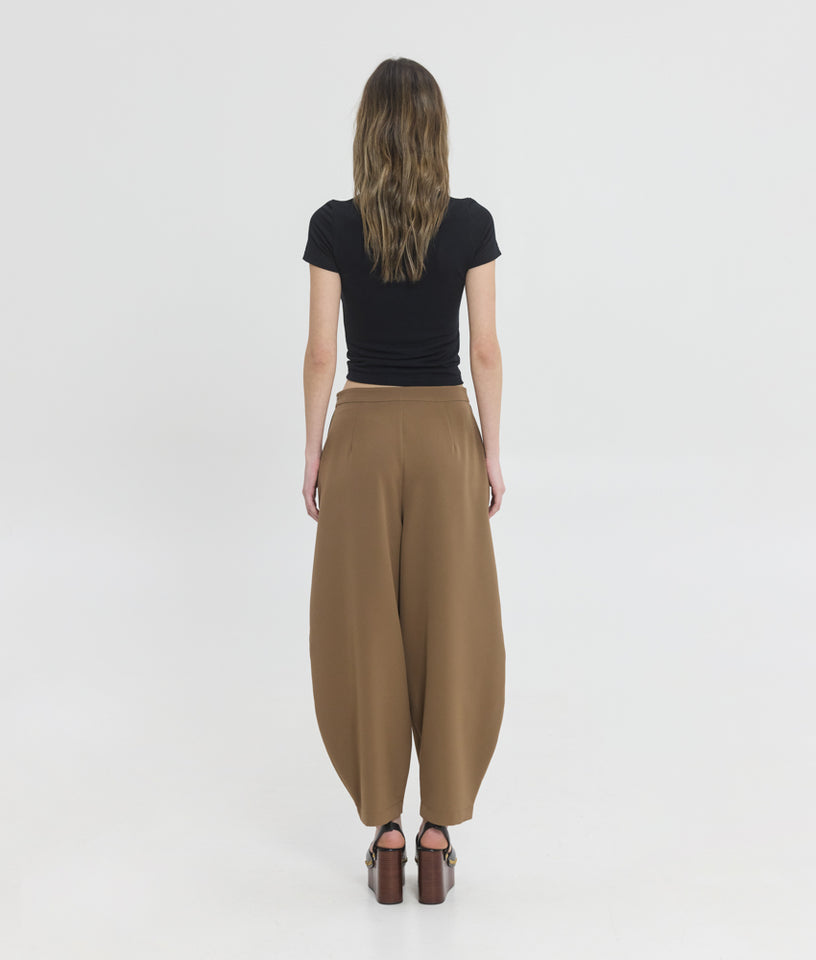 PHOIBE BALLOON PANTS BROWN