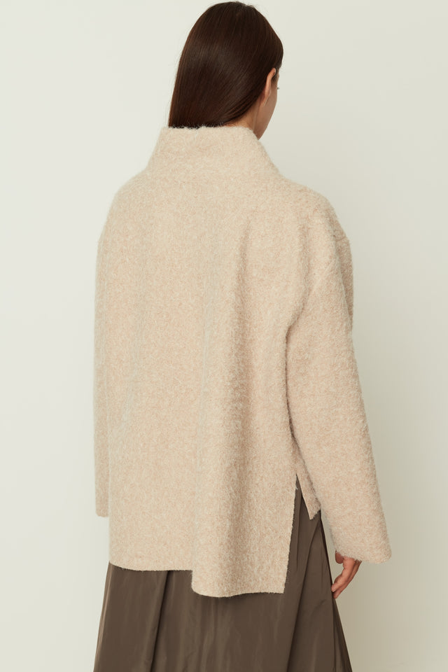 V NECK KNIT TOP CREAM ONE SIZE