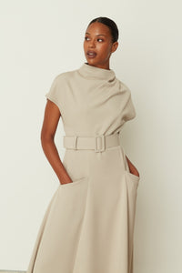 SIGNATURE DRESS BEIGE