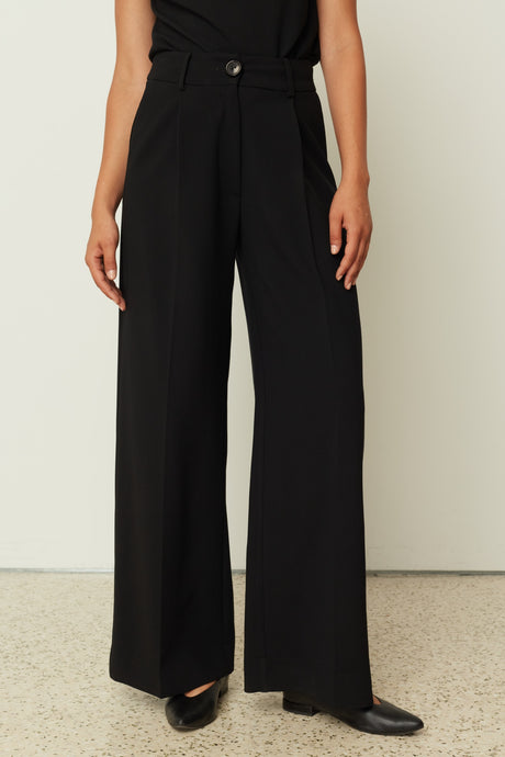 BLACK SIGNATURE PANTS