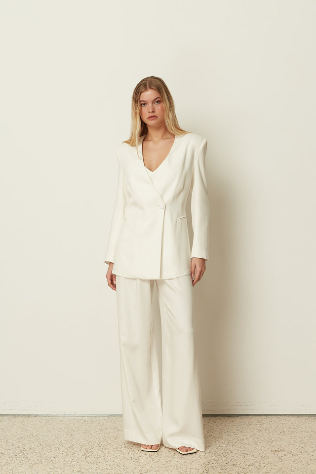 WHITE STATEMENT BLAZER