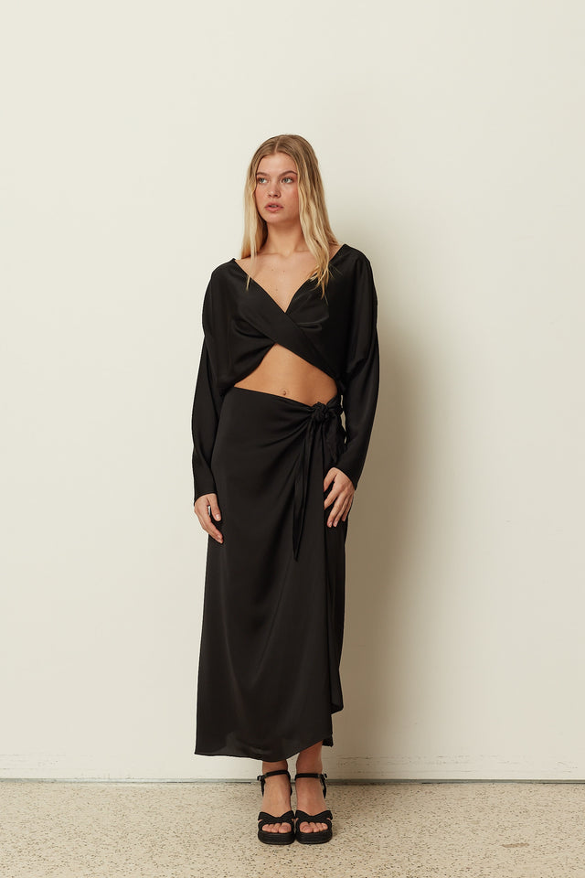 BLACK TWISTED BLOUSE