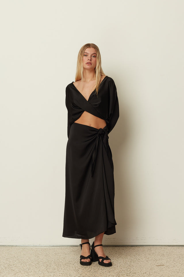 BLACK TWISTED BLOUSE