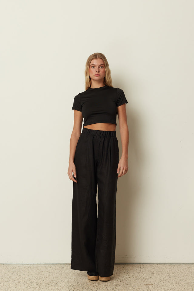 BLACK FITTED T-SHIRT