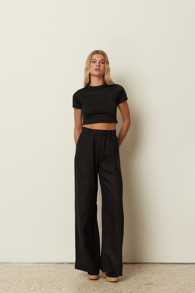 BLACK FITTED T-SHIRT