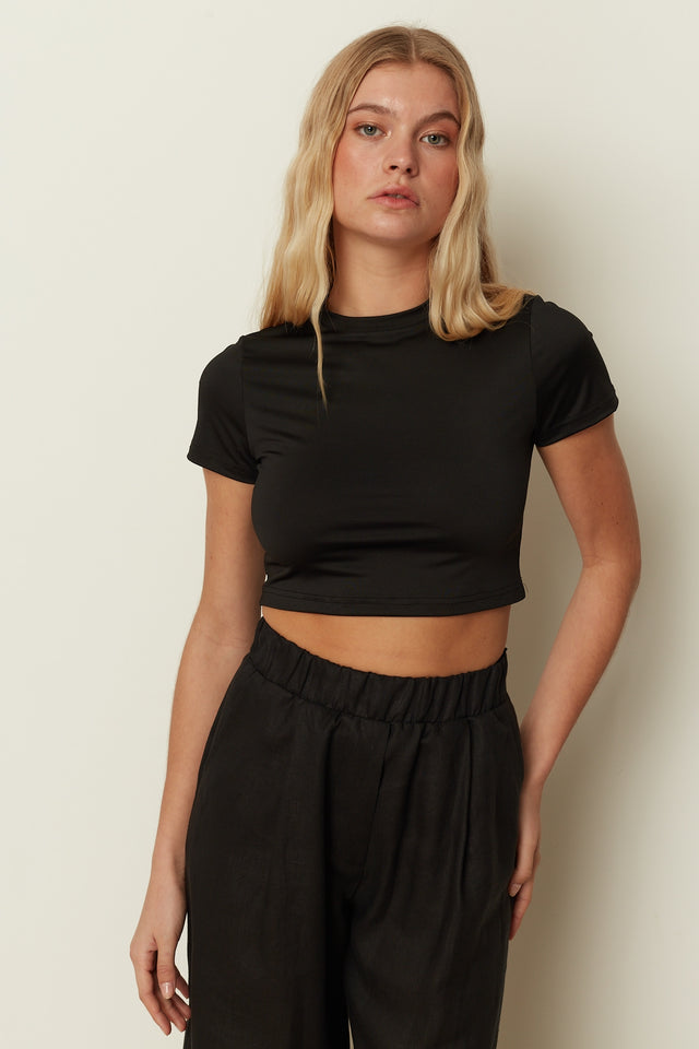 BLACK FITTED T-SHIRT