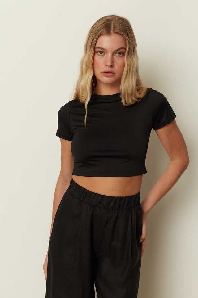 BLACK FITTED T-SHIRT