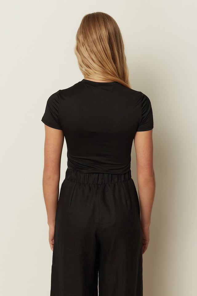 BLACK FITTED T-SHIRT