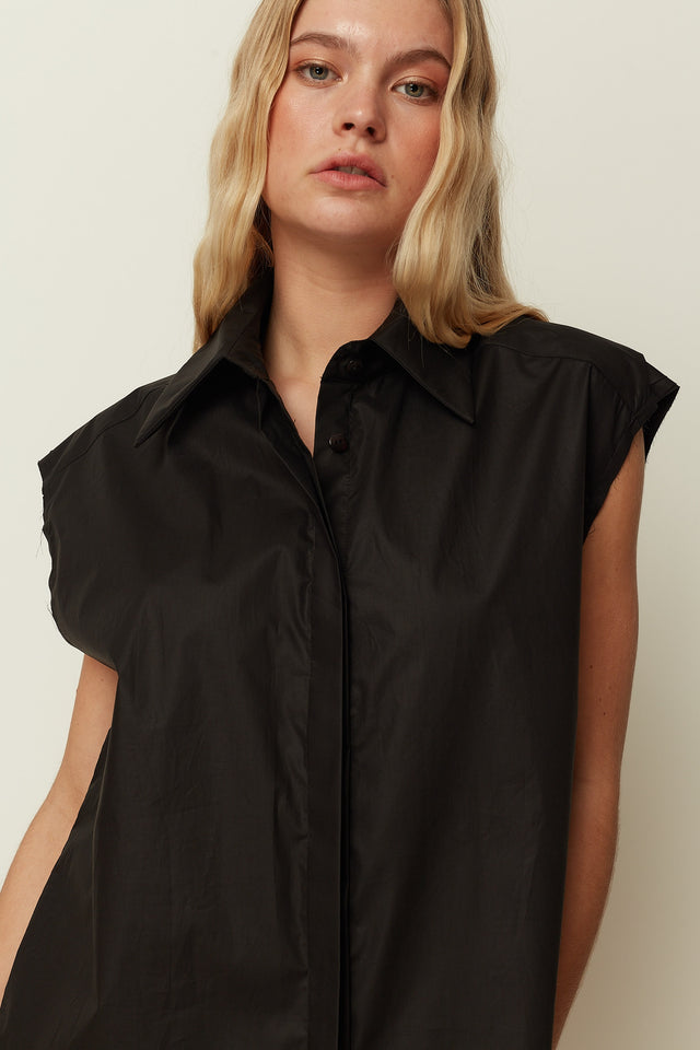 BLACK SLEEVELESS SHIRT DRESS
