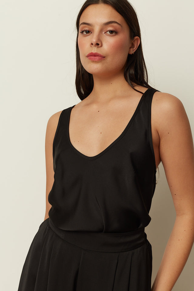BLACK COTTON SATIN TOP
