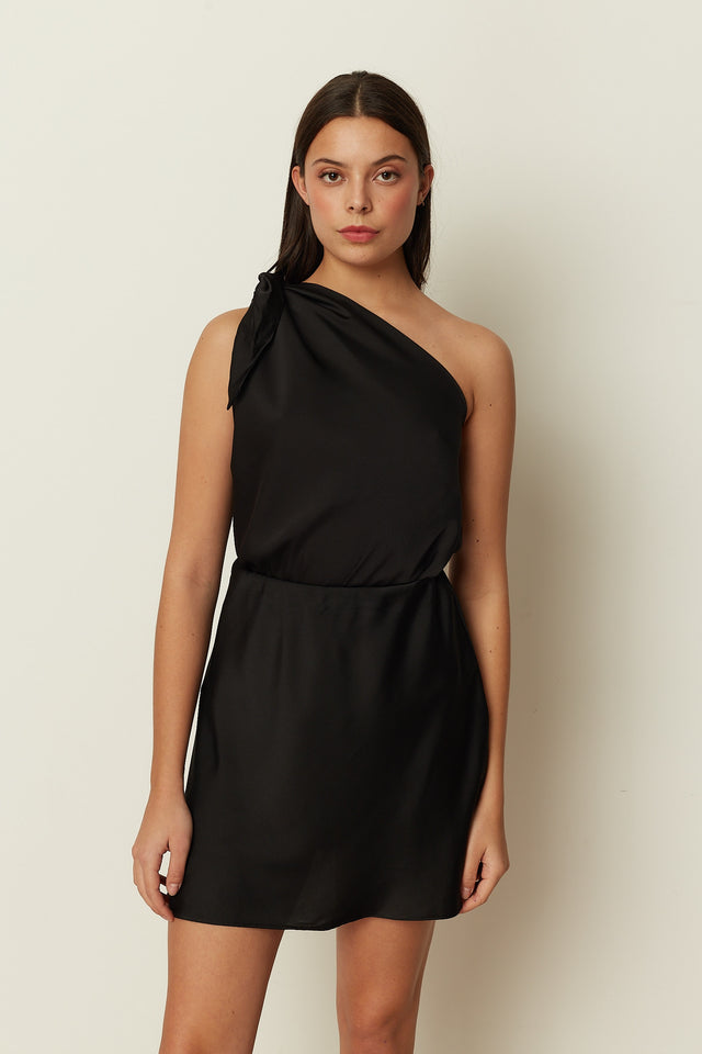 BLACK SATIN ONE-SHOULDER TOP