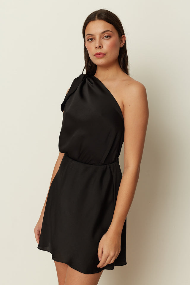 BLACK SATIN ONE-SHOULDER TOP