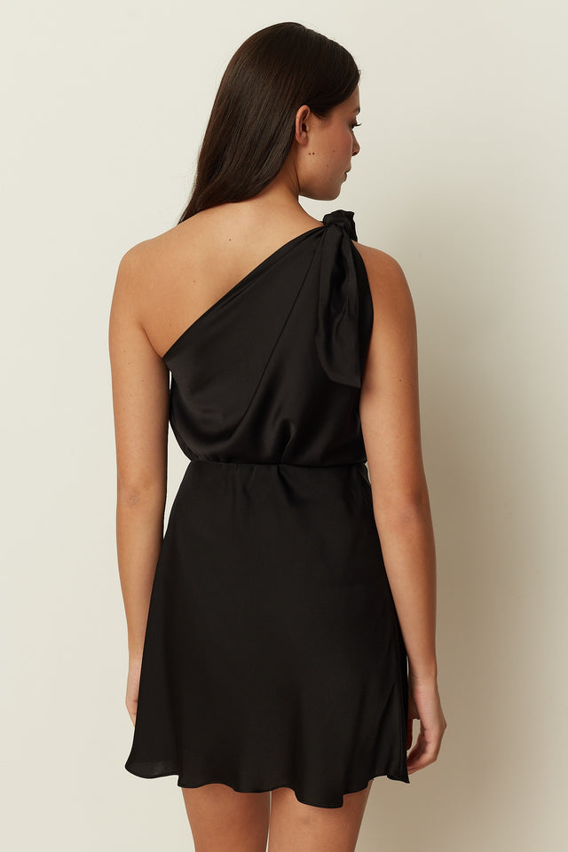 BLACK SATIN ONE-SHOULDER TOP