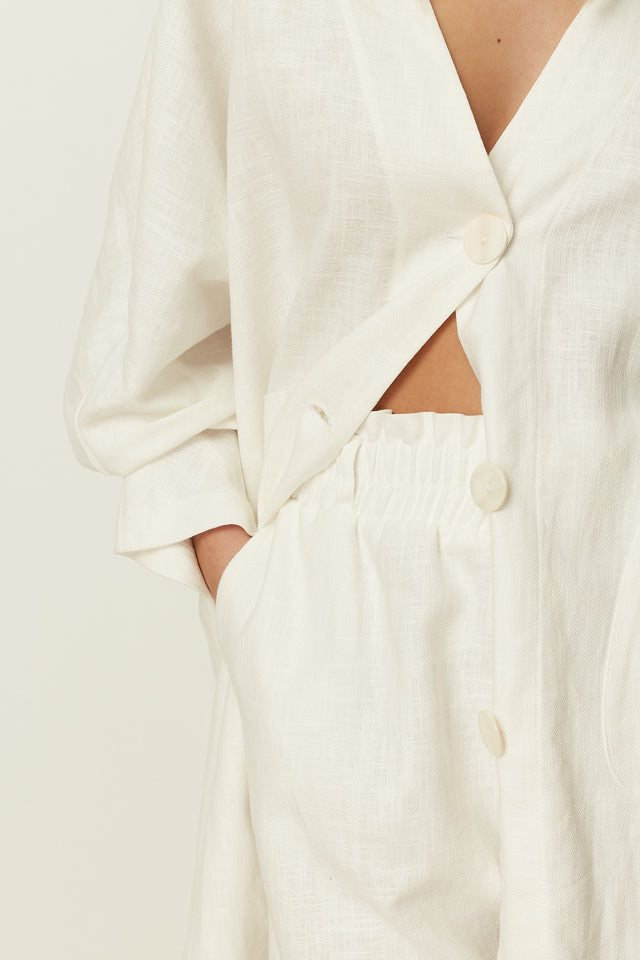 WHITE ELASTIC WAIST SHORTS