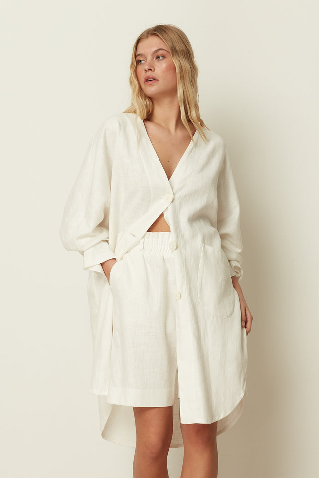 WHITE ELASTIC WAIST SHORTS