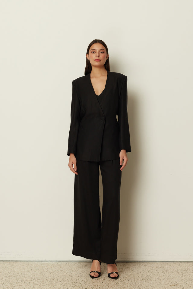 BLACK STATEMENT BLAZER